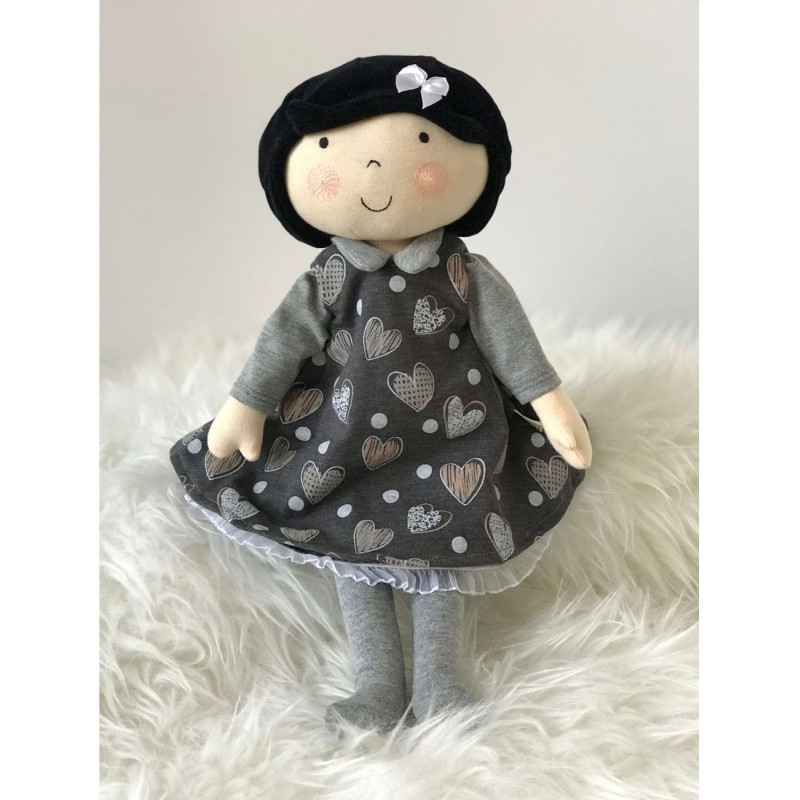 Lalka Emilia w sukience w serduszka