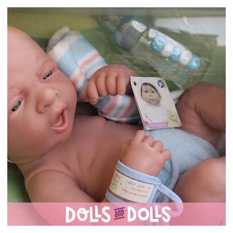 Ziewający noworodek - chłopczyk