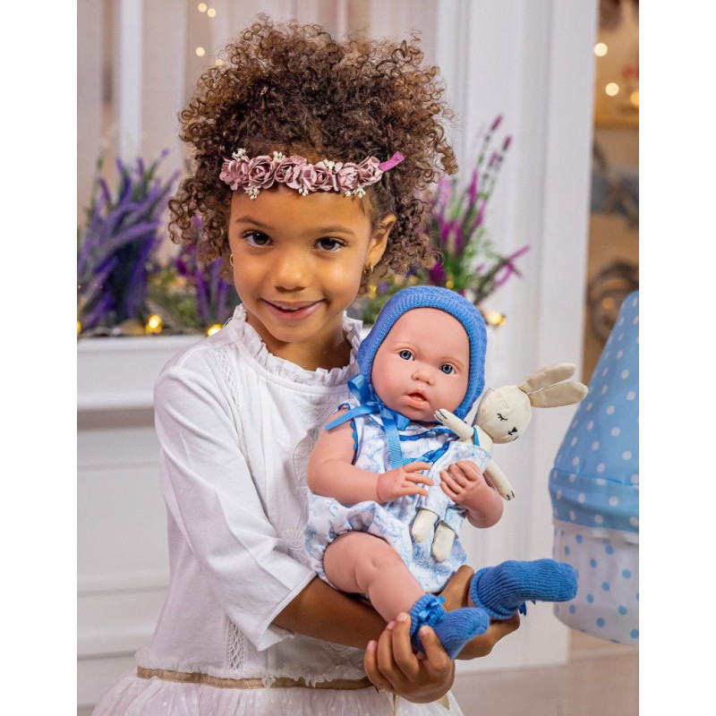 Hiszpańska lalka bobas ubrana w niebieski pajacyk, maskotka królik w zestawie, Berenguer 18068