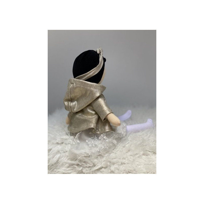 Lalka Ada brunetka w sukience i płaszczyku