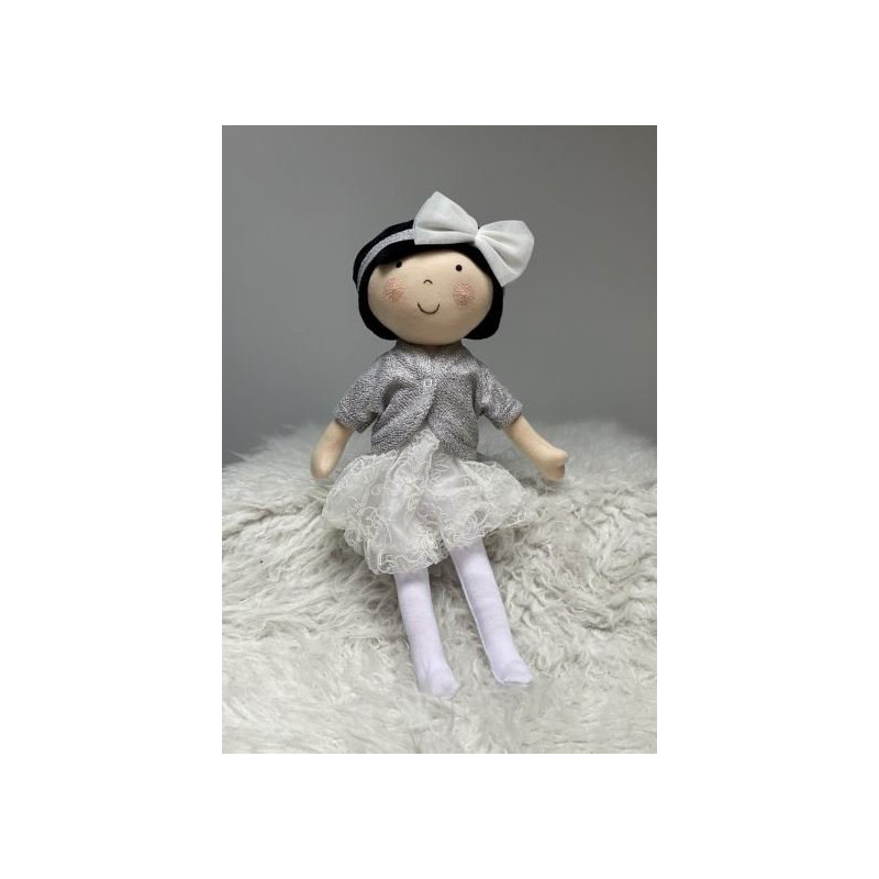 Lalka Emilia w koronkowej sukience